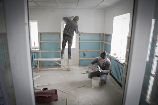 MSF teams also work to strengthen infection control measures in the hospital. Here, a team rehabilitates the XDR TB ward.