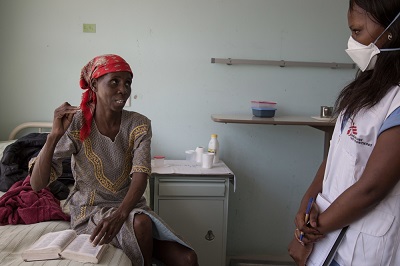 Tholakele while having a conversation with Yenziwe Malaza, an MSF Psychosocial Supervisor from the Moneni project.