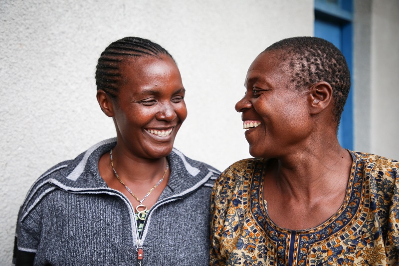 Jacqueline Nabonido Dusabe, MSF counsellor together with her patient Rachel at Mweso General Hospital on the border between Masisi and Rutshuru territories in North Kivu, Democratic Republic of Congo. Photo: Sara Creta/MSF