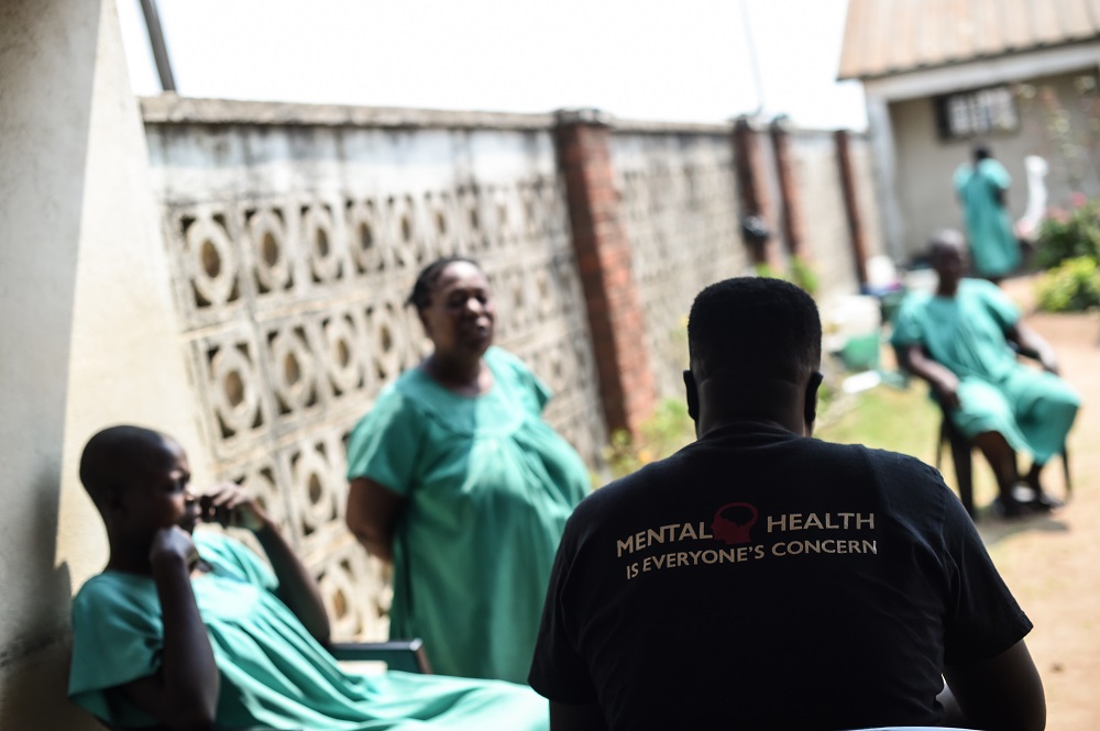 Female inmates interacts with MSF Mental health staff in the courtyard of the Psychiatric Unit Chikurubi female prison in Harare. Photo: Ikram N'gadi