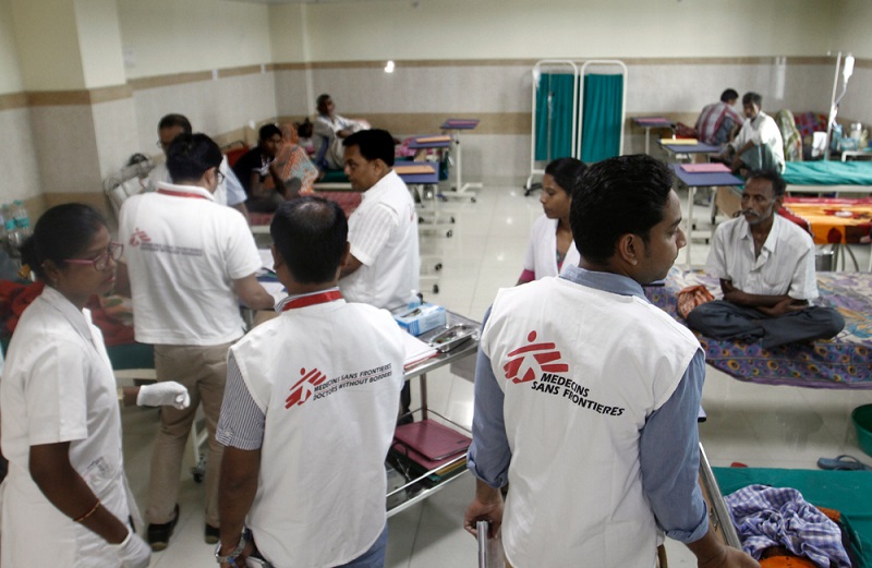 MSF medical team during morning rounds in Kala azar-HIV ward in Rajendra Memorial Research Institute (RMRI) hospital in Patna, Bihar