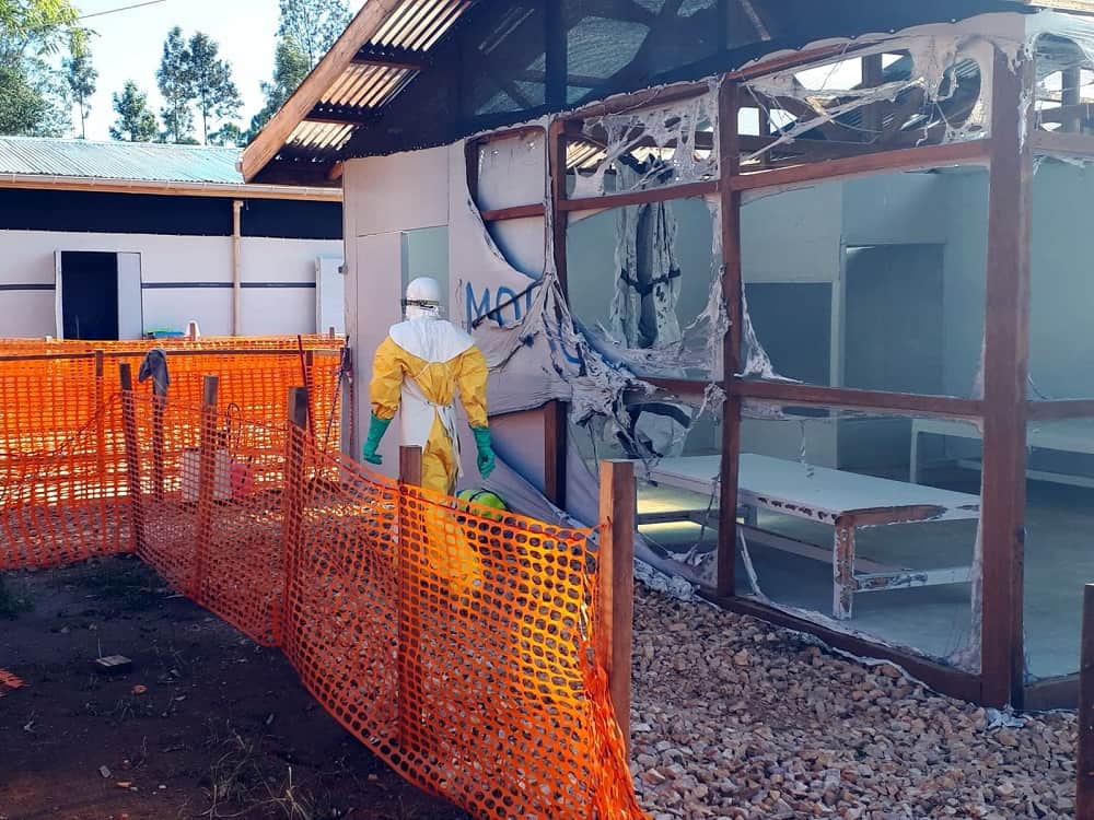 A health worker prepares to disinfect MSF's partly burnt-out Ebola treatment centre in Katwa, North Kivu, DRC, 25 February 2019.