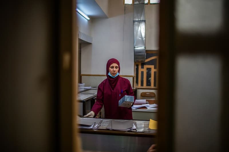A portrait of Sara at the MSF Post-op hospital, south of Mosul, Iraq. She has been working as a nurse for the last 7 years. Photo: Diego Ibarra Sánchez/MEMO