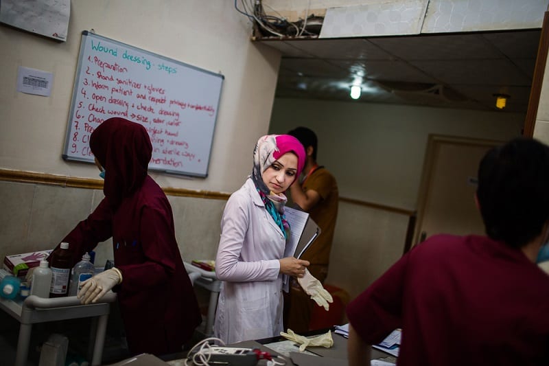 Aswan works at the MSF Post-op hospital, south of Mosul, Iraq. She has been working for MSF for the last two weeks. Photo: Diego Ibarra Sánchez/MEMO