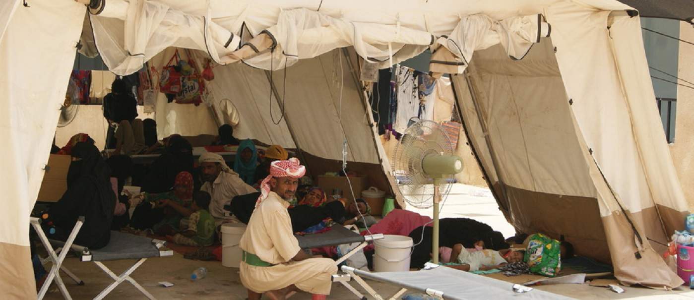 A medical tent with cholera patients in the Cholera Treatment Centre (CTC) managed by MSF in a school in Abs town, next to the Abs Rural Hospital. Photo: Gonzalo Martínez / MSF