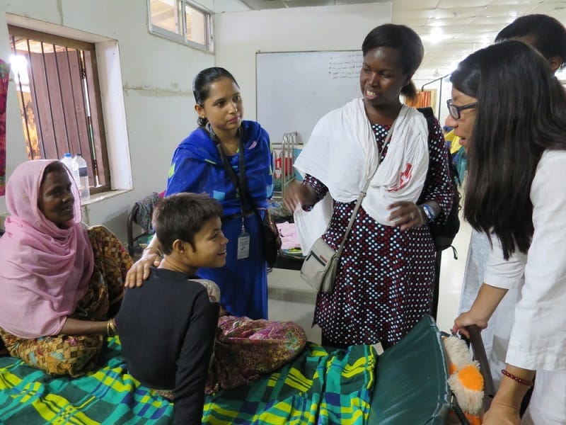 MSF’s President Joanne Liu speaking to a young girl, who’s currently being looked after at MSF’s maternity ward at Kutupalong Clinic, Cox’s Bazar. Photo: Amelia Freelander/MSF