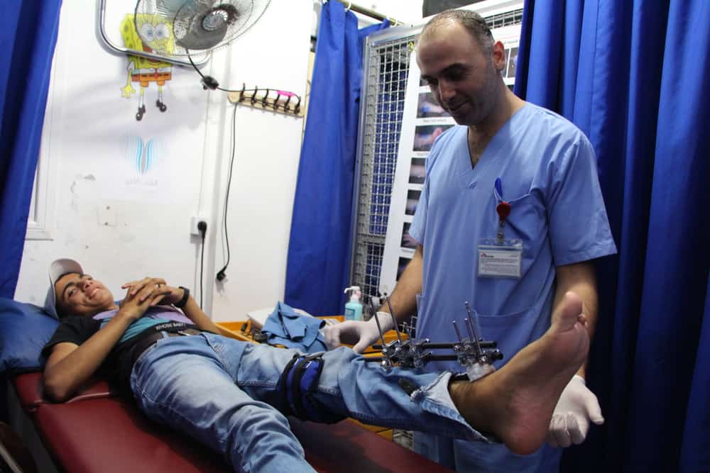 Abdallah Al Hams, 17 years old, was shot in his left leg at the 'Great March of Return' protest in July 2018. He is now receiving physiotherapy sessions at MSF clinic in Khan Yunis area in Gaza.