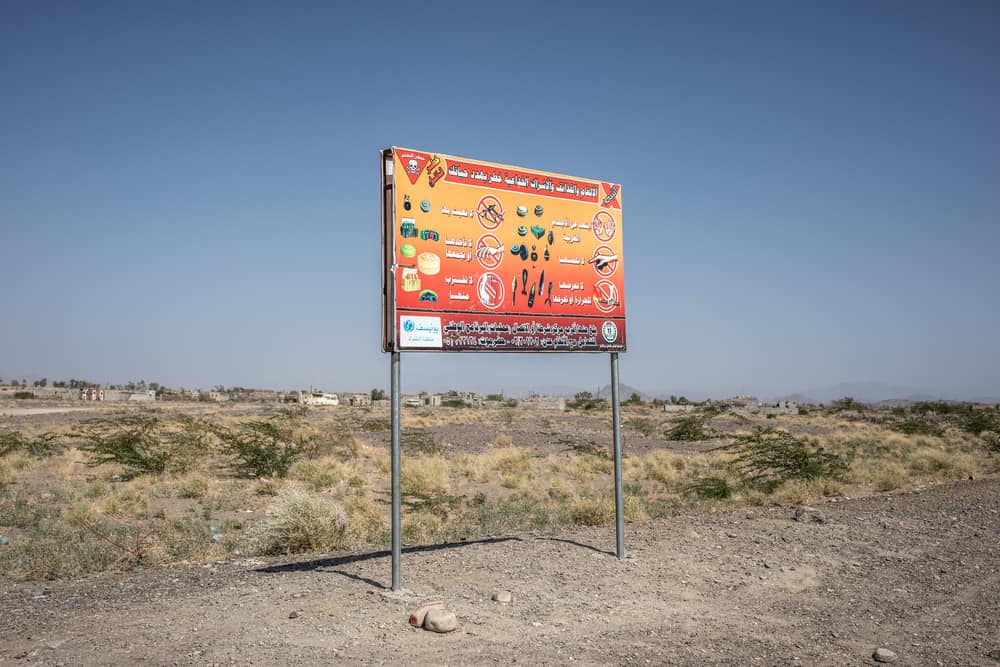 13 December 2018 – A sign indicating the presence of landmines and IEDs in the area, at the entrance of Mawza. Mawza is located in Taiz governorate, a 45 minutes-drive to the east of Mocha city.