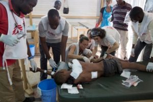 MSF staff treat a wounded patient at Bangui airport  © William Daniels