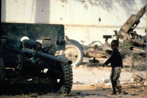 Mogadishu, 1992. As MSF was one of the few medical organisations in Somalia during the first year of civil war and famine, its testimonies drew international attention. ©John Reardon