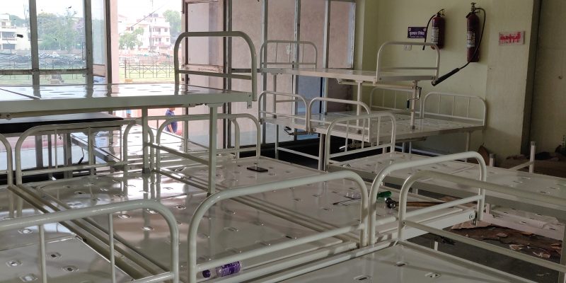 Patient beds assembled and lined up in the storage area of the indoor stadium of Patliputra Sports Complex, Patna, Bihar. This complex will be converted into a 100-bed treatment facility for COVID - 19 patients. ©MSF