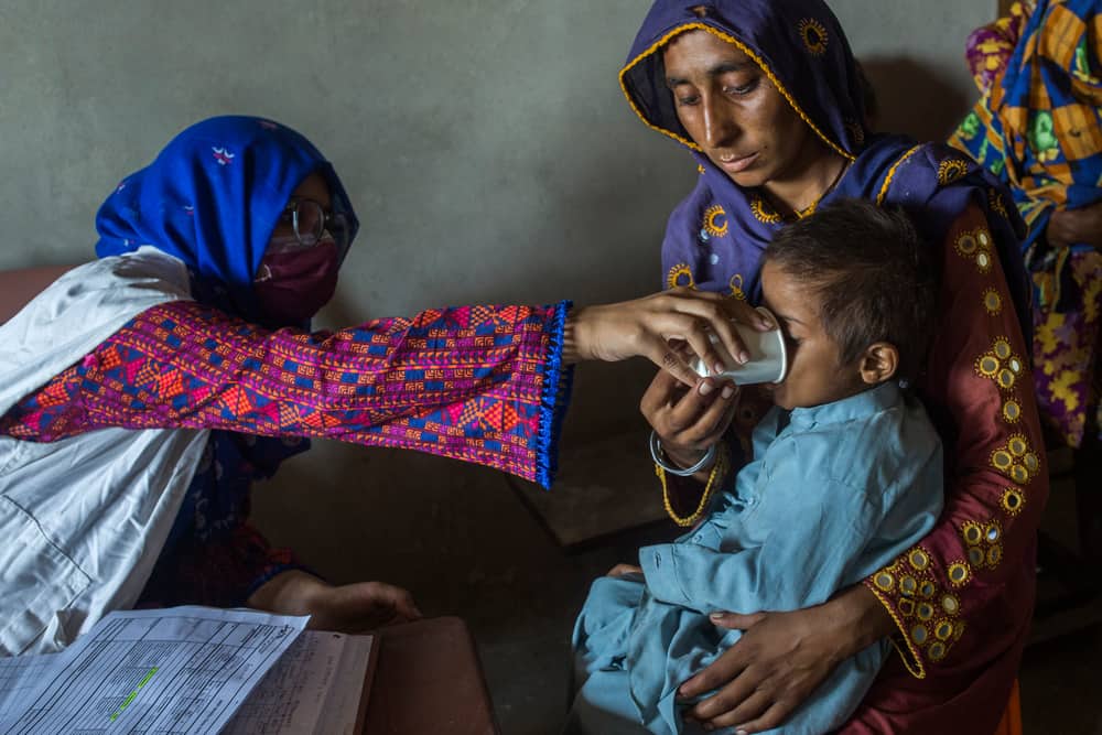 An MSF medical doctor Zahra Batool attends four-year-old Moeed, son of Sumaria, at MSF's mobile clinic in the flood-affected village of Ghulam Muhammad Lashari village of Thul town of Jacobabad District in the Sindh Province of Pakistan on 26th October 2022.