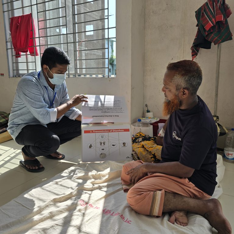 MSF health promoters sharing key health messages with patients suffering from acute watery diarrhea in the paediatric and adult ward of the Noakhali’s 250 bed Genral Hospital.