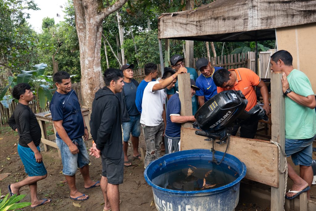 A group of community members gathers for a training session for boat riders in the Auaris region. Strengthening local capacities is essential to ensure that the improvements introduced by MSF continue long after the project ends. ©️Marília Gurgel/MSF