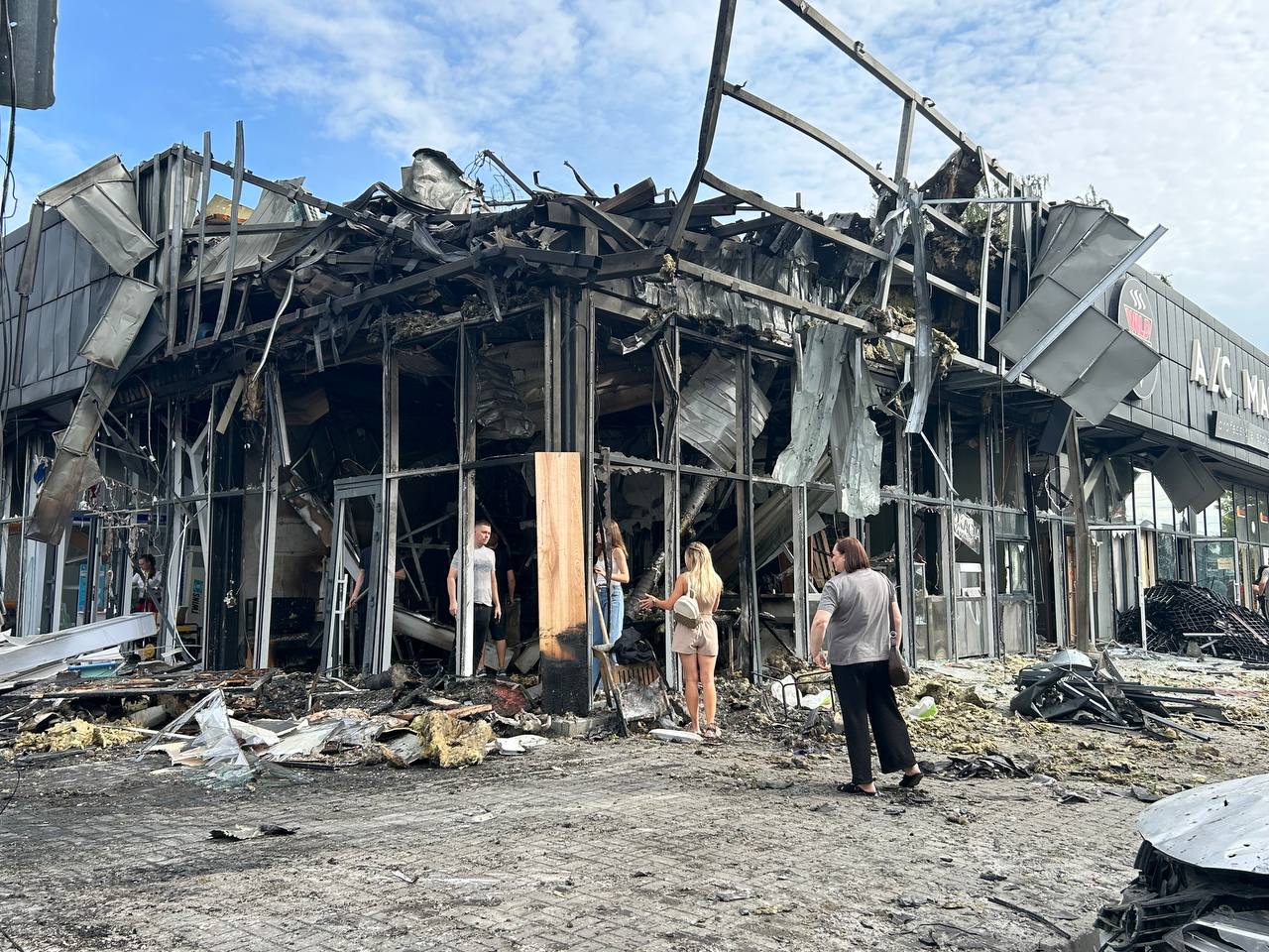 Russian drone attack on crowded shopping mall in eastern Ukraine – MSF sees over 60 patients admitted in mass casualty incident
